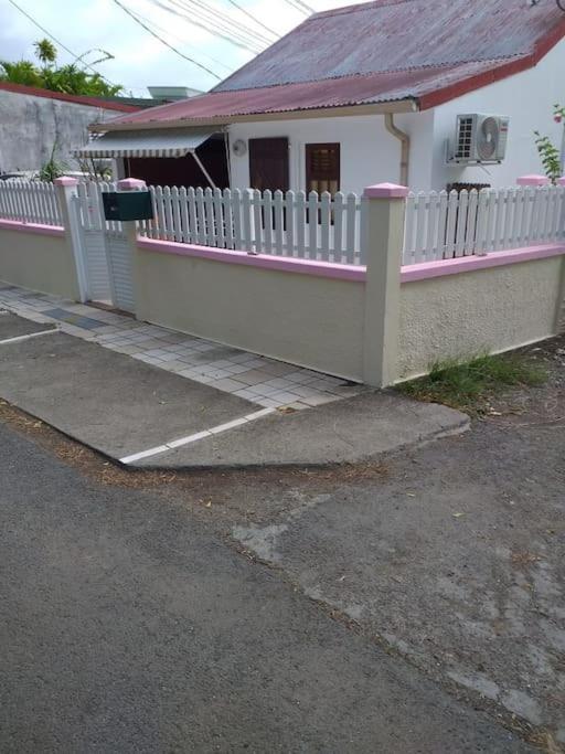 Maison Creole Chaleureuse Avec Stationnement Ле-Гозье Экстерьер фото